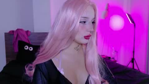 Snapshot of lolykari chatting on June 10, 7:51 am Kari online show from June 10, 7:51 am