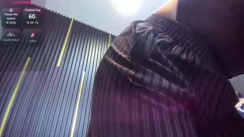 Snapshot of lolyyunno chatting on December 5, 3:48 am lolyyunno online show from December 5, 3:48 am