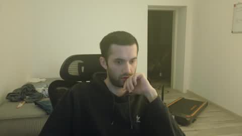 Snapshot of londonboy918070 chatting on March 4, 9:43 pm londonboy918070 online show from March 4, 9:43 pm