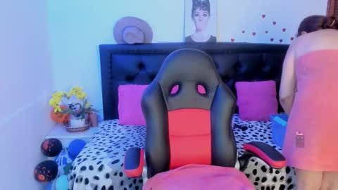 Jennifer  online show from November 10, 4:39 pm