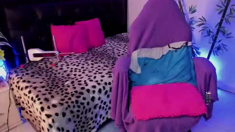 Jennifer  online show from February 21, 6:42 pm