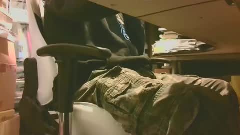 Snapshot of lonelypumabreizh chatting on December 10, 5:28 am Pumabreizh online show from December 10, 5:28 am