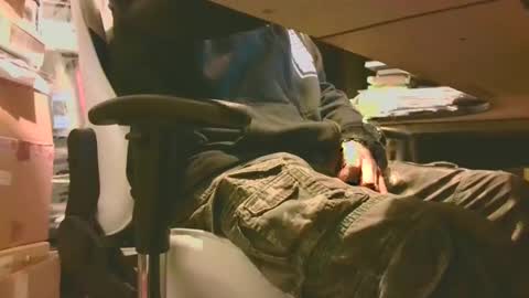 Snapshot of lonelypumabreizh chatting on December 11, 7:09 am Pumabreizh online show from December 11, 7:09 am