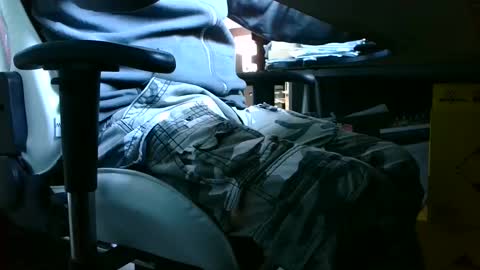 Snapshot of lonelypumabreizh chatting on December 25, 9:34 am Pumabreizh online show from December 25, 9:34 am