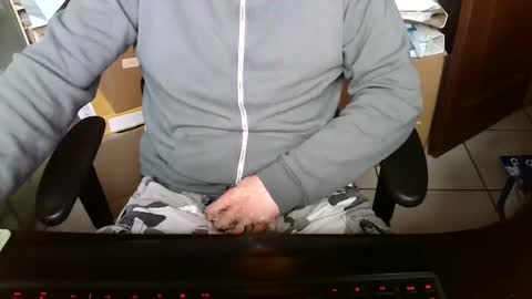 Snapshot of lonelypumabreizh chatting on December 29, 12:12 pm Pumabreizh online show from December 29, 12:12 pm