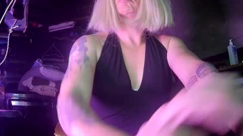 longbeachcd69 online show from November 30, 12:31 pm