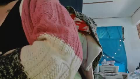 Londoncashmere69  online show from December 7, 4:25 pm