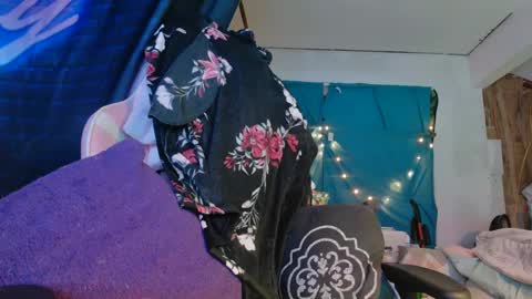 Londoncashmere69  online show from December 12, 1:10 am