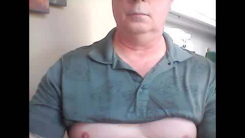 Snapshot of look823 chatting on September 11, 1:44 pm look823 online show from September 11, 1:44 pm