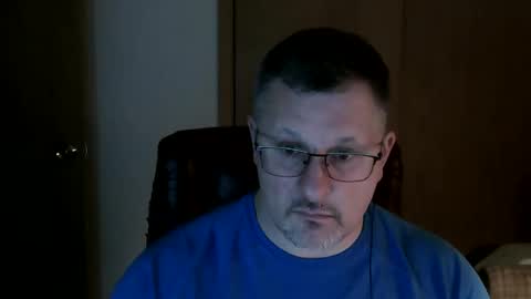 Snapshot of lookin75 chatting on October 25, 1:24 am lookin75 online show from October 25, 1:24 am