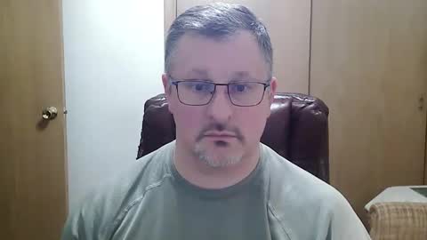 Snapshot of lookin75 chatting on February 2, 1:37 am lookin75 online show from February 2, 1:37 am