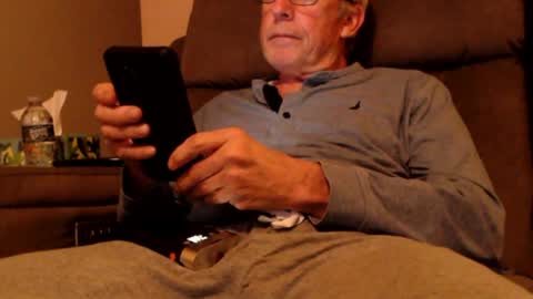 looking469 online show from April 4, 4:00 am