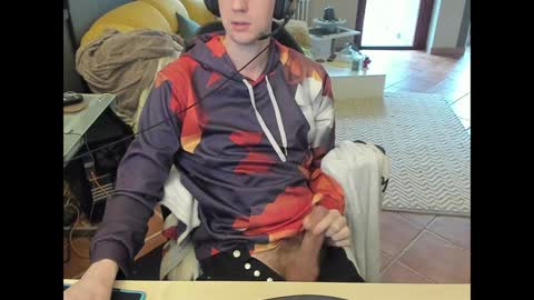 Snapshot of loomie chatting on February 7, 10:29 am loomie online show from February 7, 10:29 am