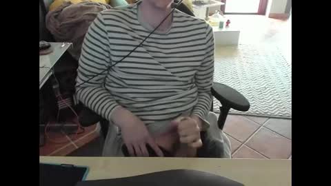 Snapshot of loomie chatting on February 9, 12:41 pm loomie online show from February 9, 12:41 pm