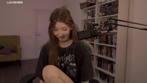 loony_moony online show from June 27, 9:47 am