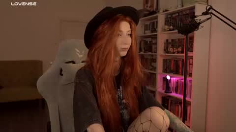 loony_moony online show from August 6, 10:39 am