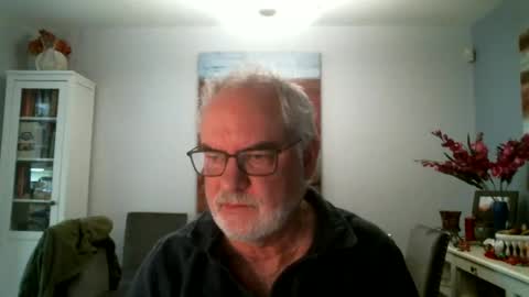 Snapshot of loop102 chatting on December 27, 6:20 pm loop102 online show from December 27, 6:20 pm