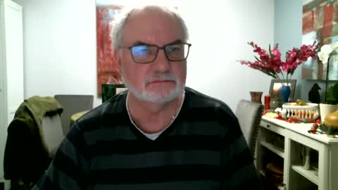 Snapshot of loop102 chatting on January 4, 7:44 pm loop102 online show from January 4, 7:44 pm