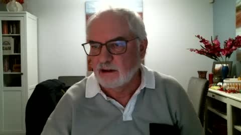 Snapshot of loop102 chatting on January 9, 3:36 am loop102 online show from January 9, 3:36 am