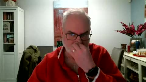 Snapshot of loop102 chatting on January 29, 9:17 pm loop102 online show from January 29, 9:17 pm