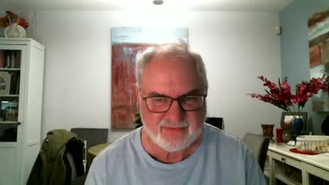 Snapshot of loop102 chatting on March 2, 3:45 am loop102 online show from March 2, 3:45 am