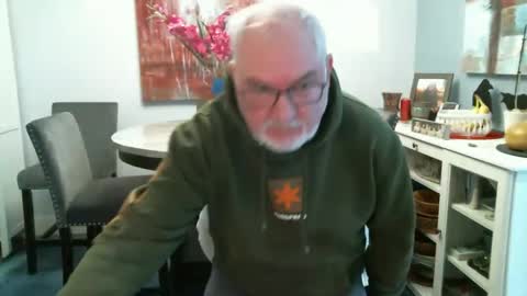 Snapshot of loop102 chatting on September 30, 7:30 pm loop102 online show from September 30, 7:30 pm