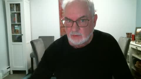 Snapshot of loop102 chatting on October 5, 7:01 pm loop102 online show from October 5, 7:01 pm