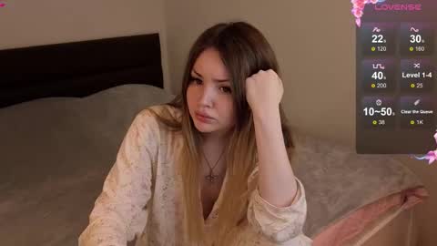 Snapshot of lora_amber chatting on October 13, 11:43 am Lora online show from October 13, 11:43 am