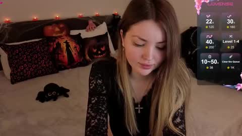 Snapshot of lora_amber chatting on October 25, 11:51 am Lora online show from October 25, 11:51 am