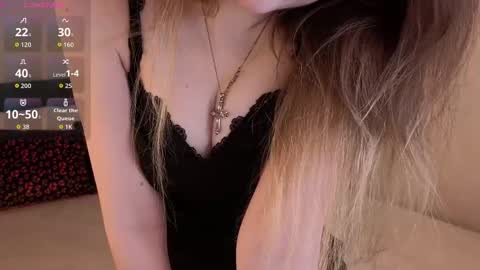 Snapshot of lora_amber chatting on November 22, 1:43 pm Lora online show from November 22, 1:43 pm