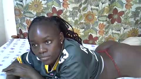 Snapshot of lora_amor chatting on June 7, 1:43 am lora_amor online show from June 7, 1:43 am