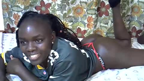 Snapshot of lora_amor chatting on June 11, 2:53 am lora_amor online show from June 11, 2:53 am