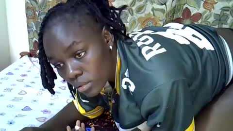 Snapshot of lora_amor chatting on June 22, 4:48 pm lora_amor online show from June 22, 4:48 pm