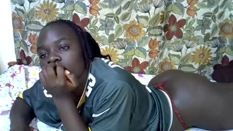 Snapshot of lora_amor chatting on June 29, 1:11 pm lora_amor online show from June 29, 1:11 pm
