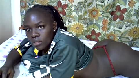 Snapshot of lora_amor chatting on July 9, 10:47 pm lora_amor online show from July 9, 10:47 pm
