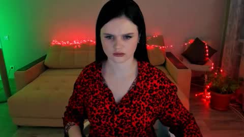 Snapshot of lora_cain chatting on December 20, 12:23 pm Lora Cain online show from December 20, 12:23 pm