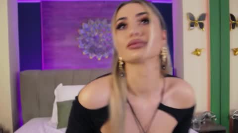 Snapshot of loradevine chatting on November 30, 7:40 pm Lora online show from November 30, 7:40 pm