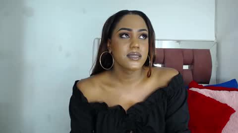 Loraine online show from October 29, 9:05 pm