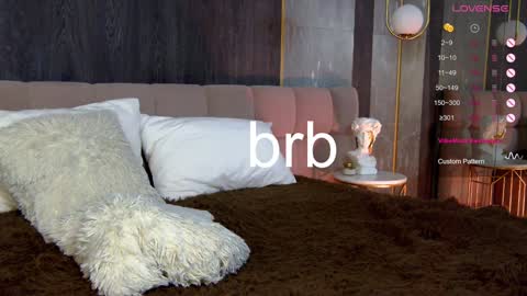 Snapshot of loraineluff chatting on December 10, 7:32 pm Loraine online show from December 10, 7:32 pm