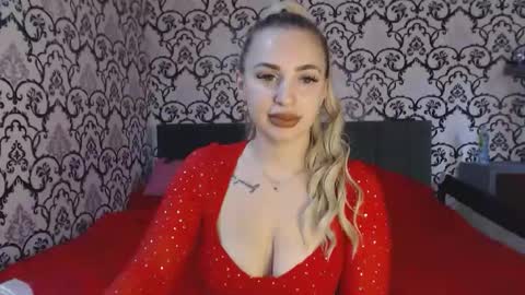 Snapshot of lorasinclare chatting on October 16, 9:10 am Queen LoraSinClare online show from October 16, 9:10 am