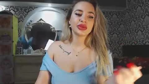 Queen LoraSinClare online show from December 18, 8:42 am