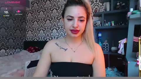 Queen LoraSinClare online show from March 25, 7:36 am