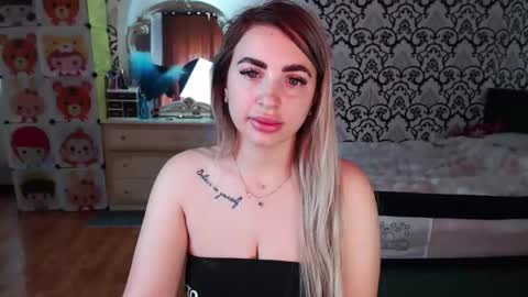 Queen LoraSinClare online show from May 25, 7:14 am