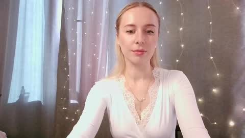 loravine online show from March 29, 12:27 pm