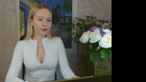 loravine online show from April 20, 11:24 am