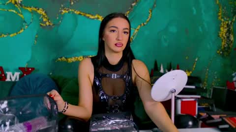 Miss online show from December 19, 4:02 pm