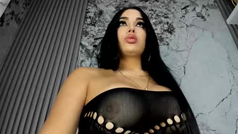 Snapshot of loren_baker chatting on November 1, 4:47 am Doll Queen online show from November 1, 4:47 am