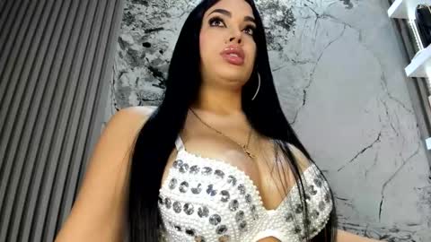 Snapshot of loren_baker chatting on November 14, 10:58 am Doll Queen online show from November 14, 10:58 am