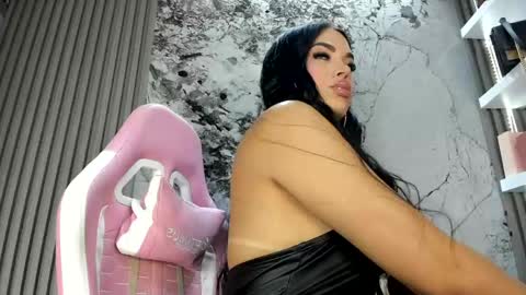 Doll Queen online show from May 6, 11:04 am