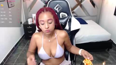 Snapshot of lorena_vieira_ chatting on December 15, 11:09 pm Lorena Vieira online show from December 15, 11:09 pm